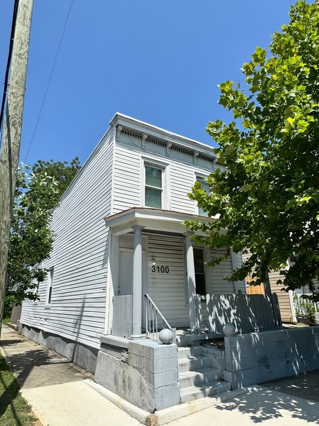 Building Photo - Roomy 3 bed 2 bath in Church Hill, yard, porch, laundry, all electric, central hvac!
