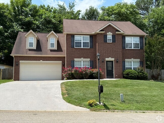 Building Photo - FARRAGUT: TWO STORY 3 BEDROOM, 2.5 BATH HO... Rental