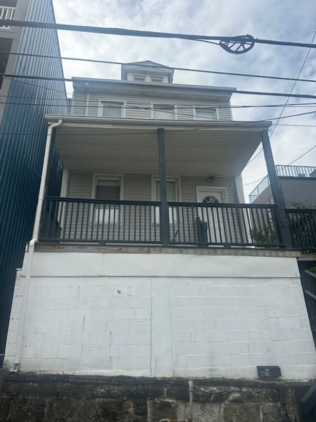 Building Photo - Huge 4 bed 3.5 bath house in Lawrenceville available July 1!!!