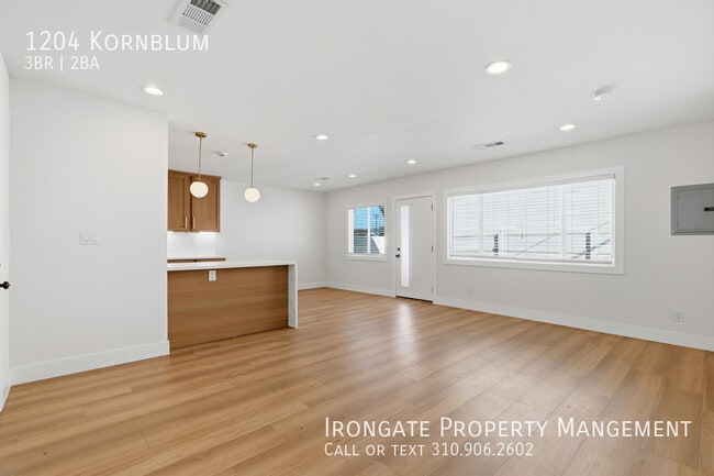 Photo - 1204 Kornblum-