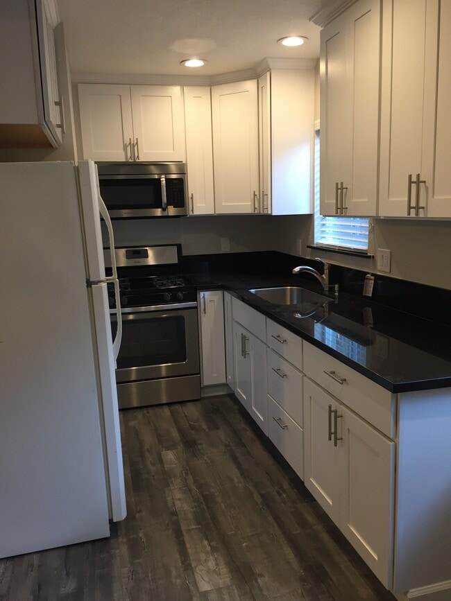 Photo - 8517 Oak Ave