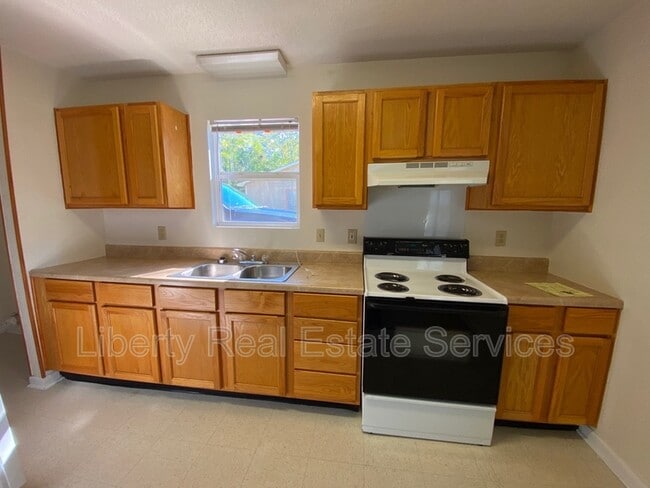 Photo - 646 Fleming Rd