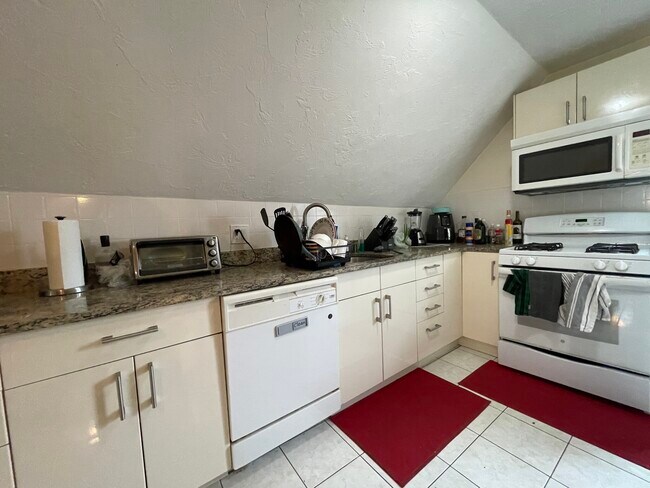 65 Fairbanks St Unidad 2