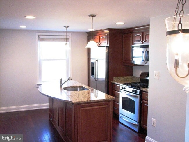 Building Photo - 1706 Willow Ave