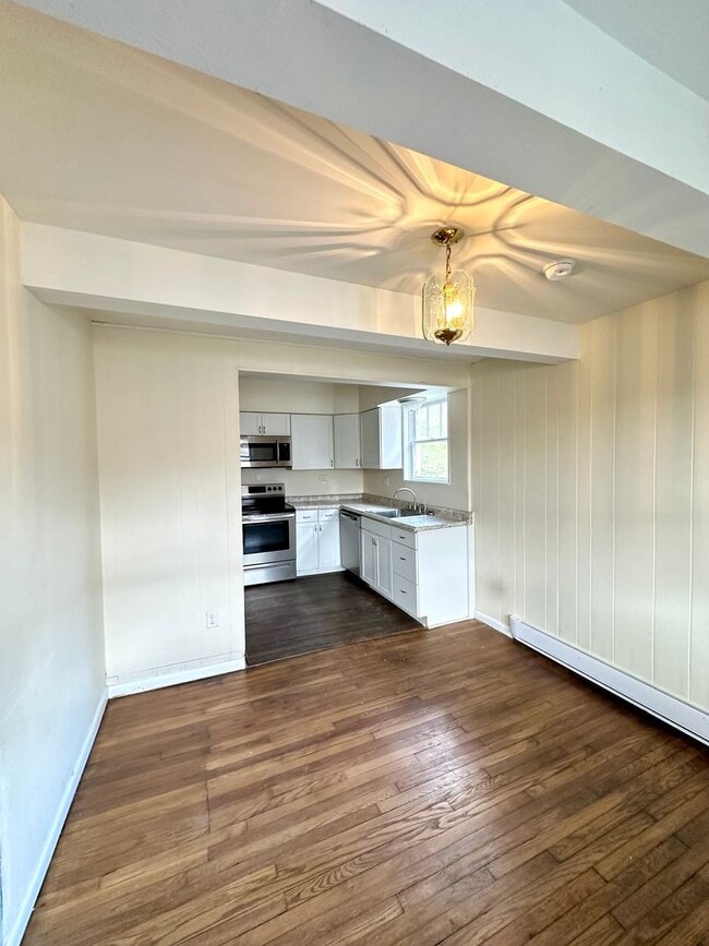 Photo - 2 Bed 1 Bath home in Beechview - Close to Downtown, Public Transit - Available June