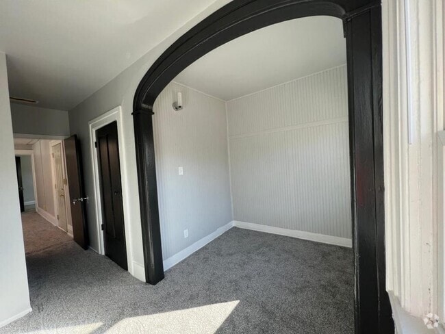 Building Photo - 838 Wisconsin St Rental
