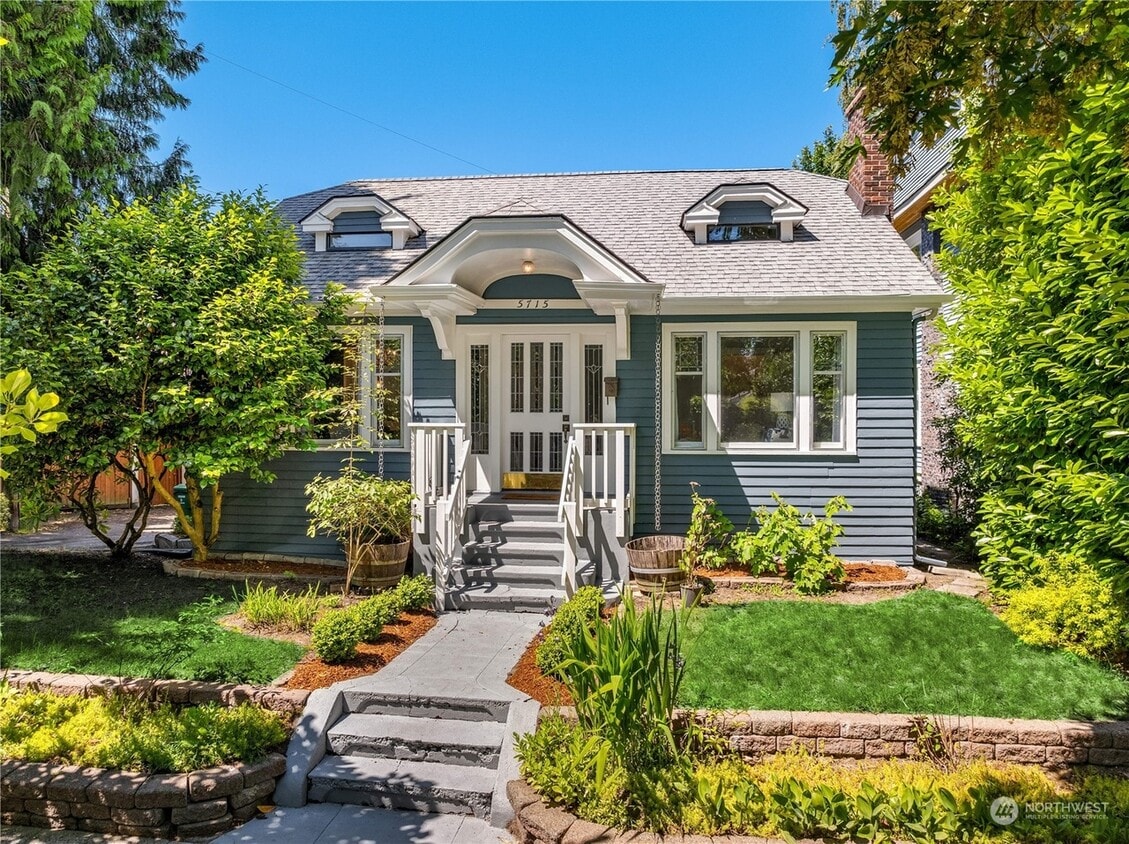 Photo - 5715 17th Ave NE (Seattle, WA)