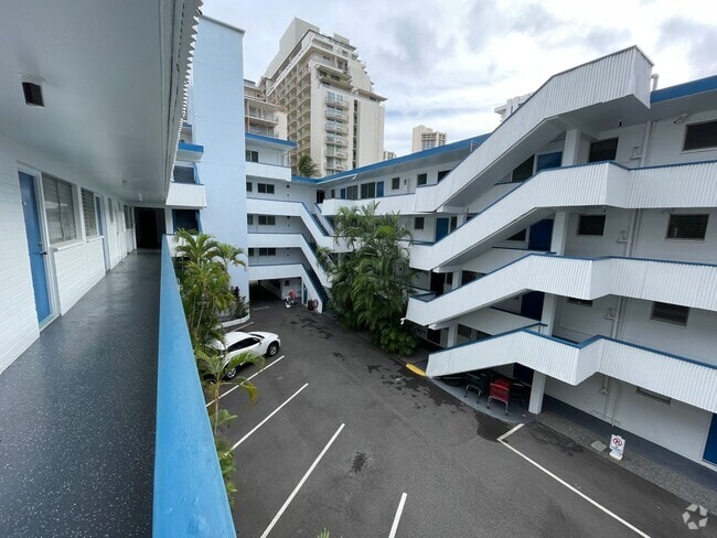 Building Photo - Fully Furnished 1Bdrm/ 1Bath Condo located... Unit 314