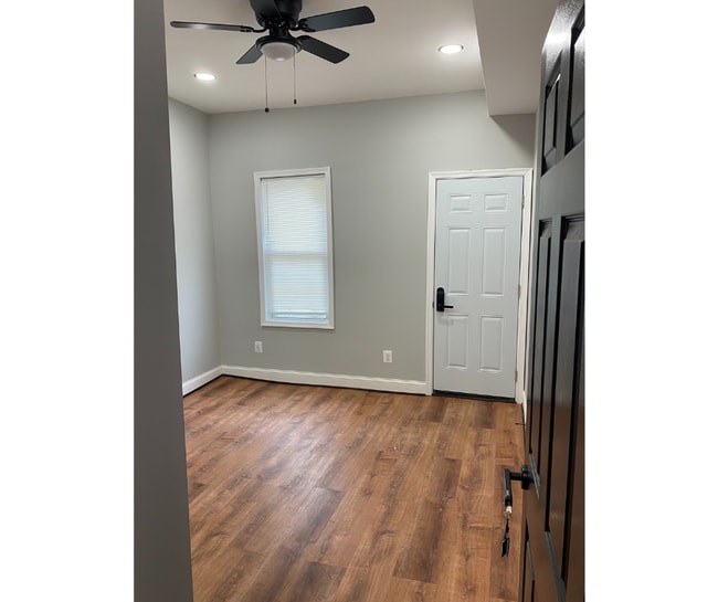 511 N Pulaski St Unidad A Available $650 A