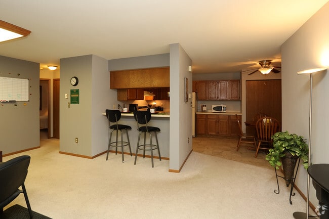 2BR, 1BA - Lower