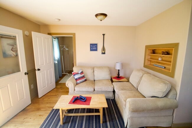 Building Photo - 8 W Shore Rd Unit Full Floor Rental