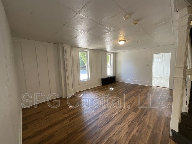Photo - 250 W Jackson St