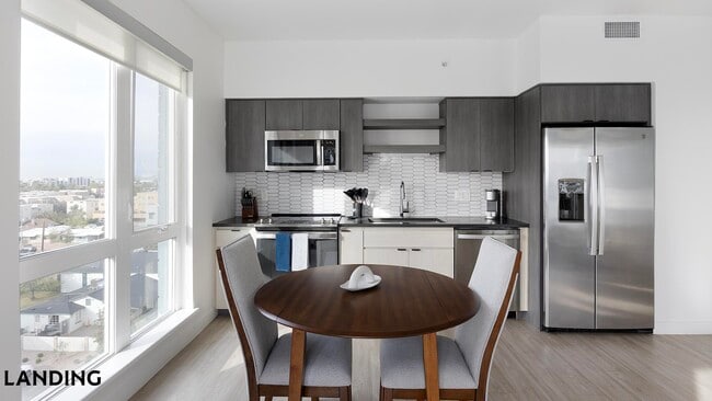 Photo - 707 S Farmer Ave Unidad 6031