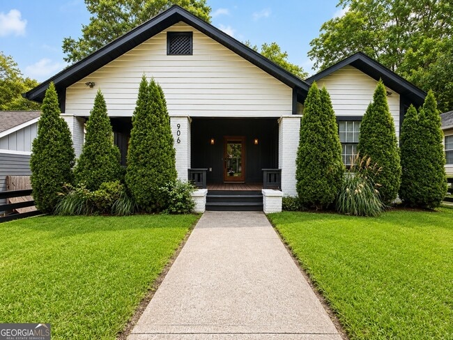 Photo - 906 Westmont Rd SW