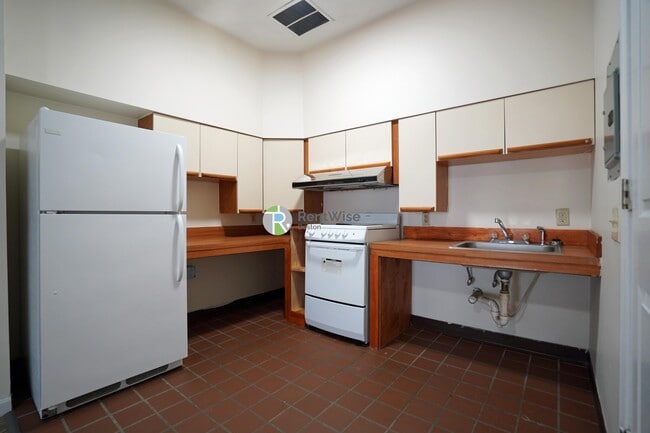 Photo - 81 Essex St Unidad 82