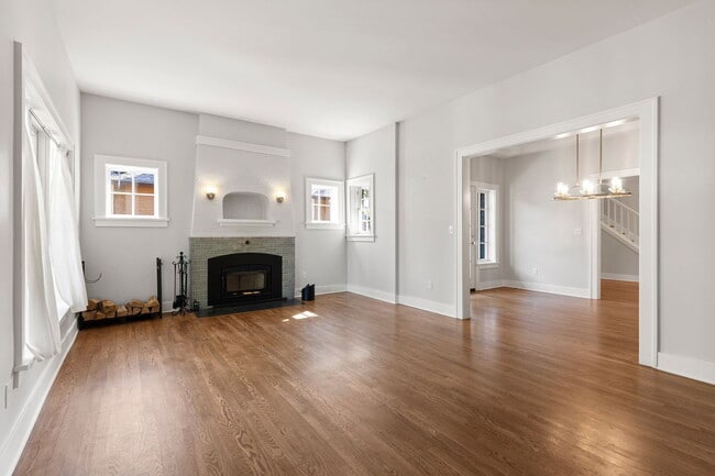 2715 NE 35th Ave