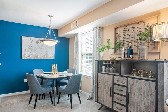 Montgomery Manor Apartments & Townhomes