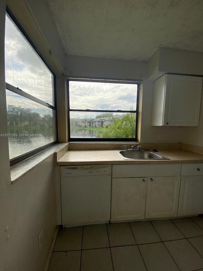 Photo - 820 N Franklin Ave Unit 820J