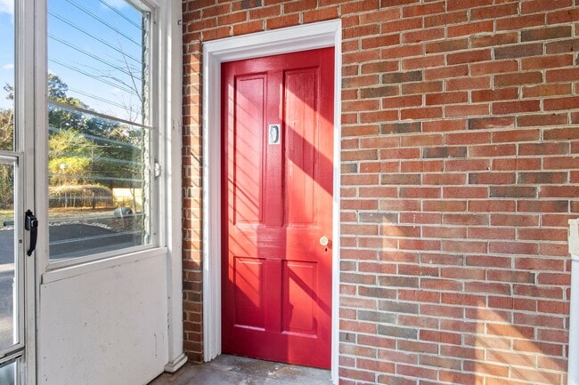Building Photo - Private and Cozy 1BR Garage Apartment – Ut... Unit 108 Cooley Rd  D