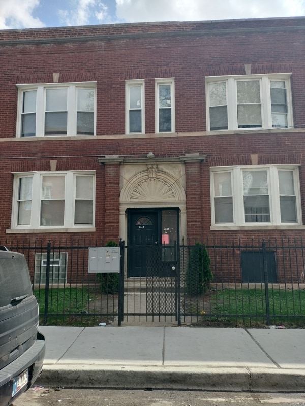 Photo - 6601 S Green St