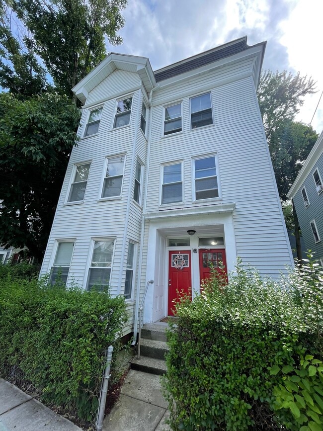 Building Photo - 322 Beacon St Unit 3