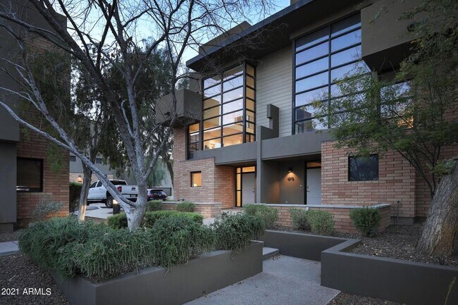 Photo - 1300 W 5th St