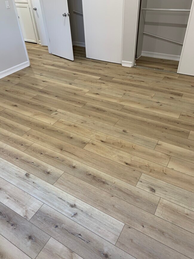 #5 new hardwood floor - La Casa De La Reina