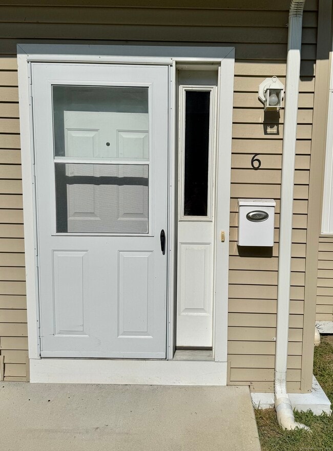 Building Photo - 466 Danbury Rd Unit 6 Rental