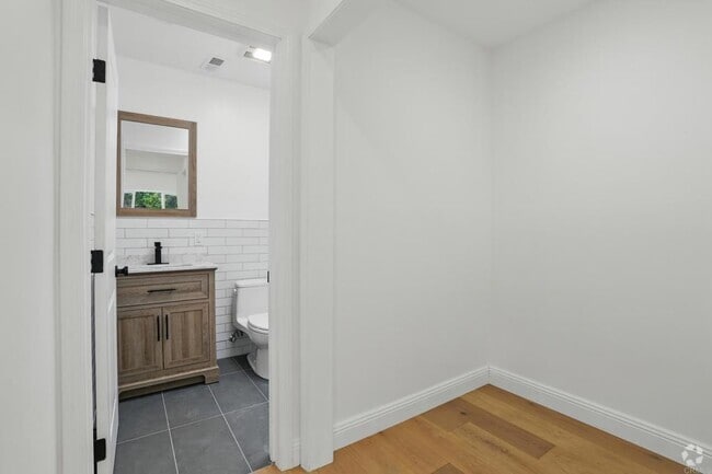 Building Photo - 553 Valley St Rental