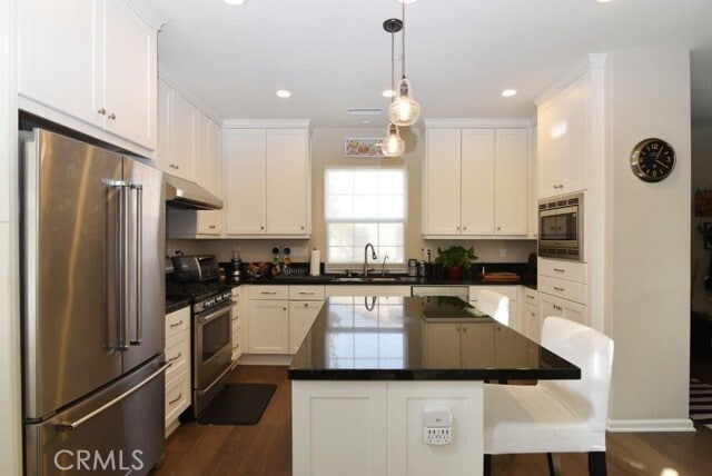 Photo - 84 Painted Trellis