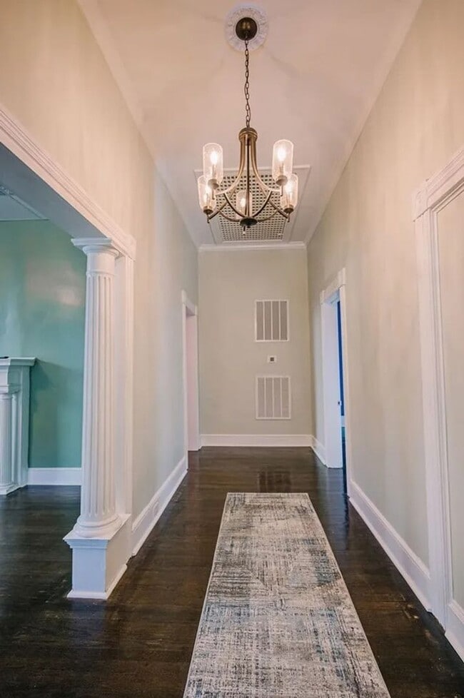 Photo - Newly Renovated & Spacious 4bed/2bath