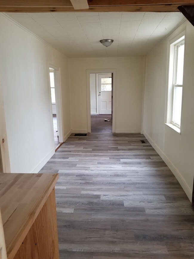 212 W Jackson St