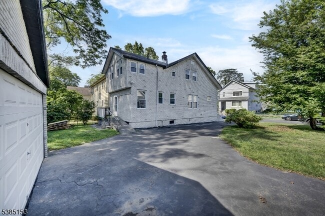 Photo - 1451 Franklin St