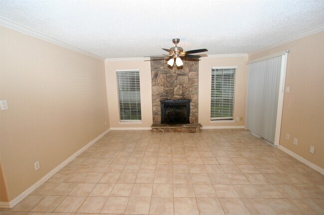 Photo - 17401 Red Oak Dr Unidad 102