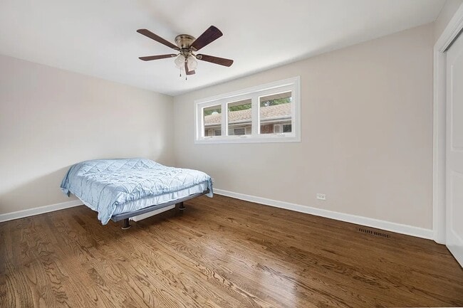 Photo - 1715 W Thome Ave