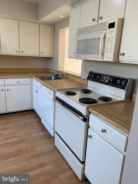 Photo - 300 Sedgemoor Square