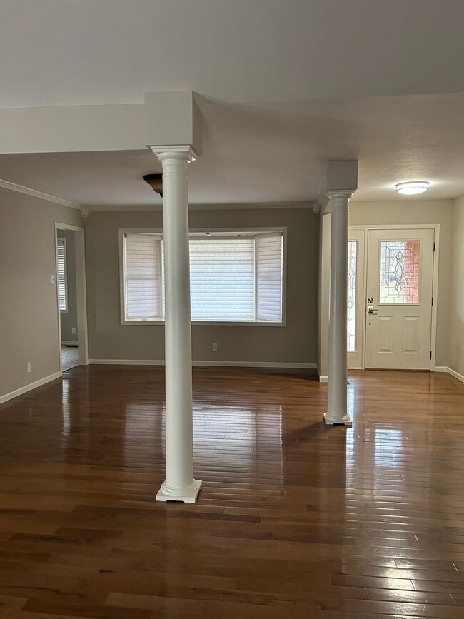 Photo - Beautiful Lake Home