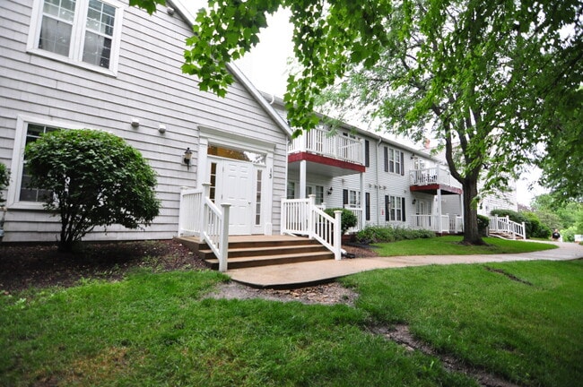 Building Photo - 13 Captains Ct Unit 2