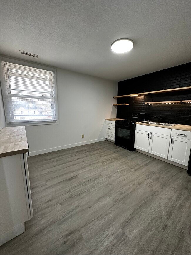 Photo - Whittier Apartments Unit 5