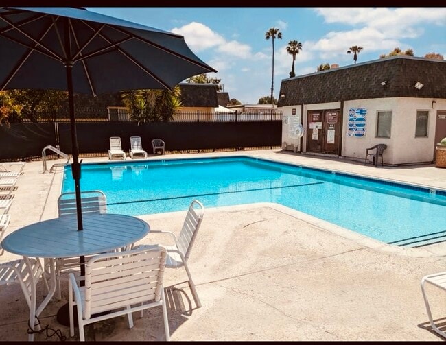 Photo - 19036 Kittridge St