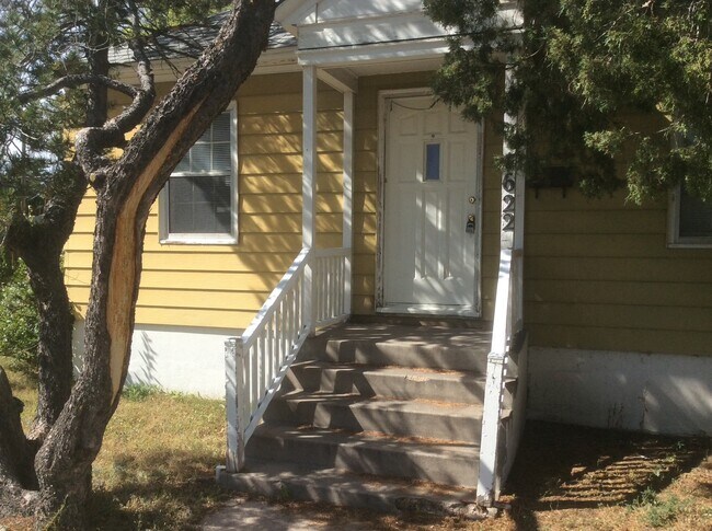 2 BEDROOM, 1 BATHROOM, SINGLE LEVEL APARTMENT - 2 BEDROOM, 1 BATHROOM, SINGLE LEVEL APARTMENT