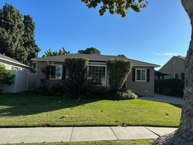 Photo - Lakewood living