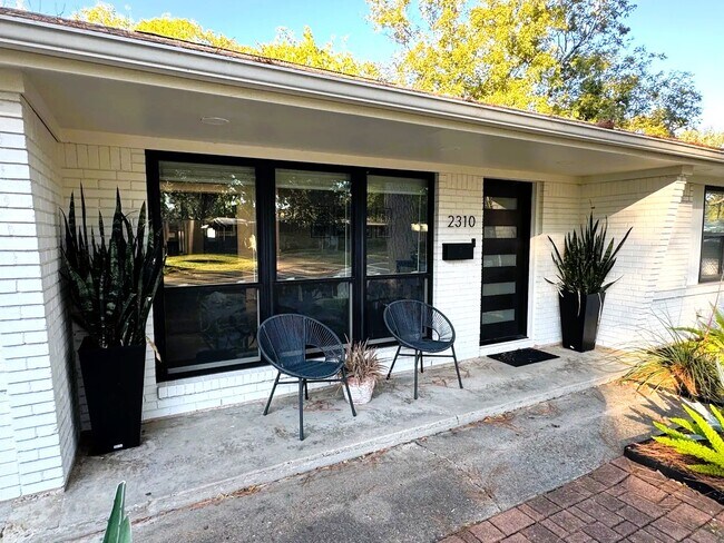 Photo - 2310 Hialeah Dr