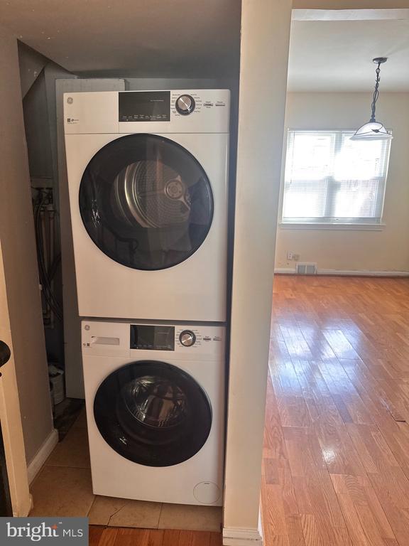 Photo - 3433 Clay St NE