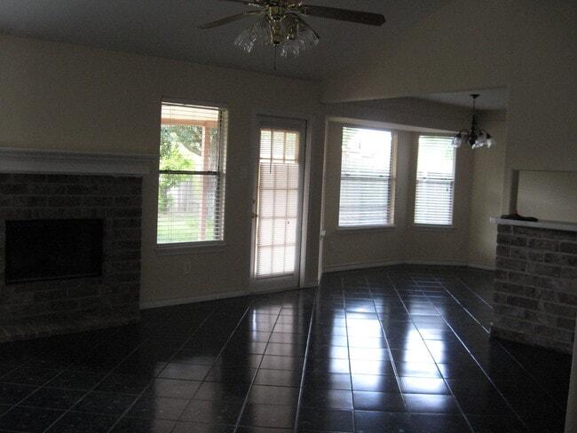 Photo - 2822 Vancouver Dr