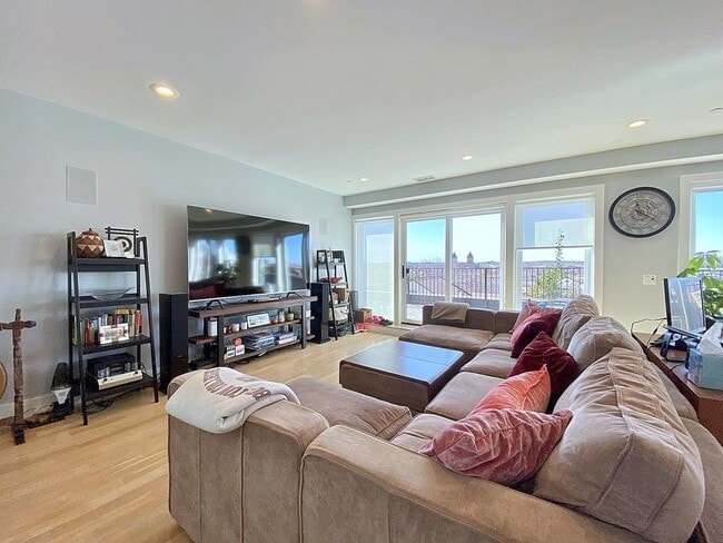 Photo - 150 W Broadway Unit PH4