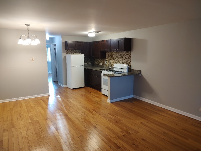 Photo - 8500 Waukegan Rd Apartamento Unidad 13