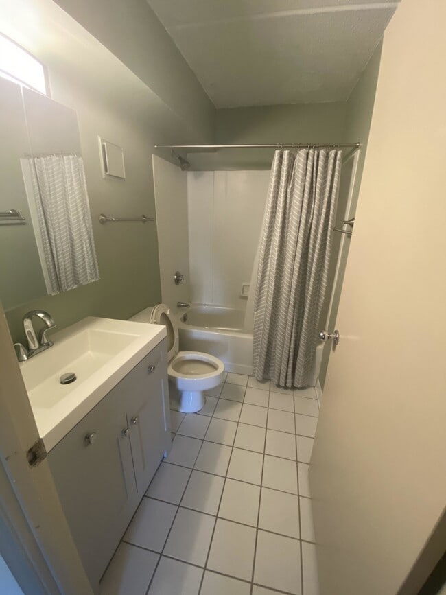 Photo - 100 Peterborough St