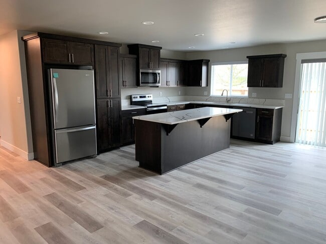 Building Photo - Lovley Home