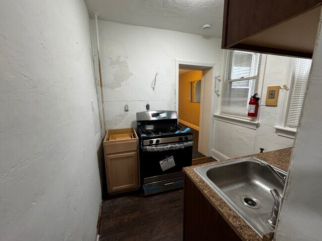Building Photo - 221 High St Unit 1